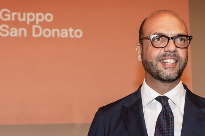 Angelino Alfano, è Cavaliere l’ex scudo umano del Cavaliere