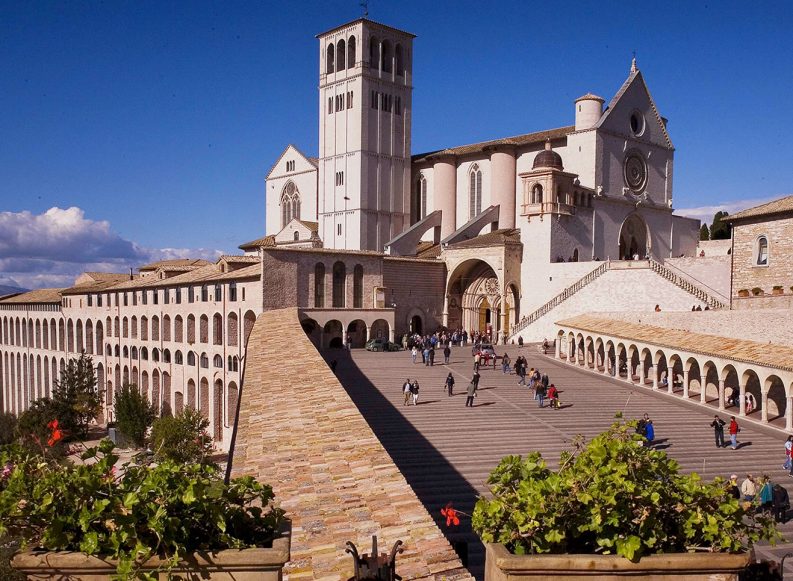 I frati di Assisi: “Via il nostro logo dal Forum dell’Acqua delle lobby private”