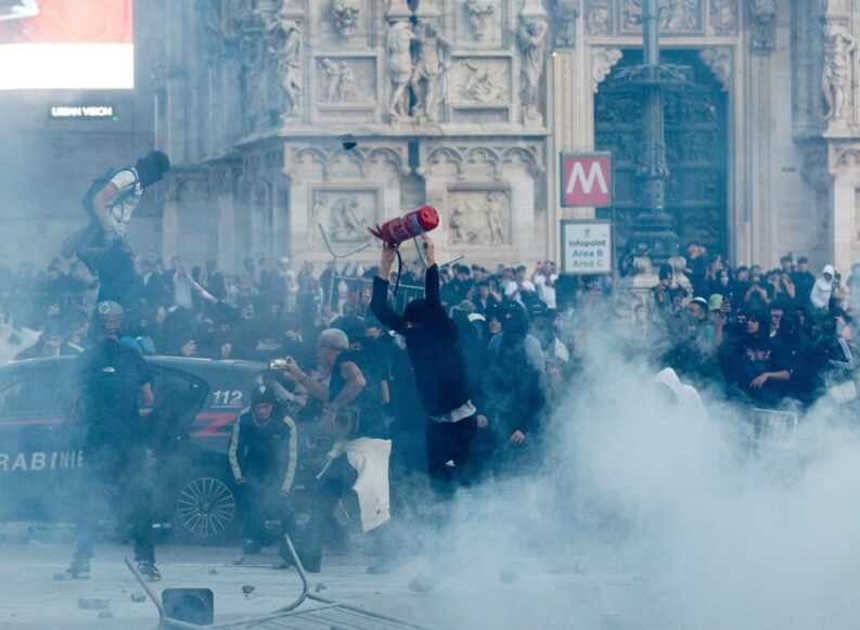Le due Milano: quella di Vogue e quella delle vetrine infrante